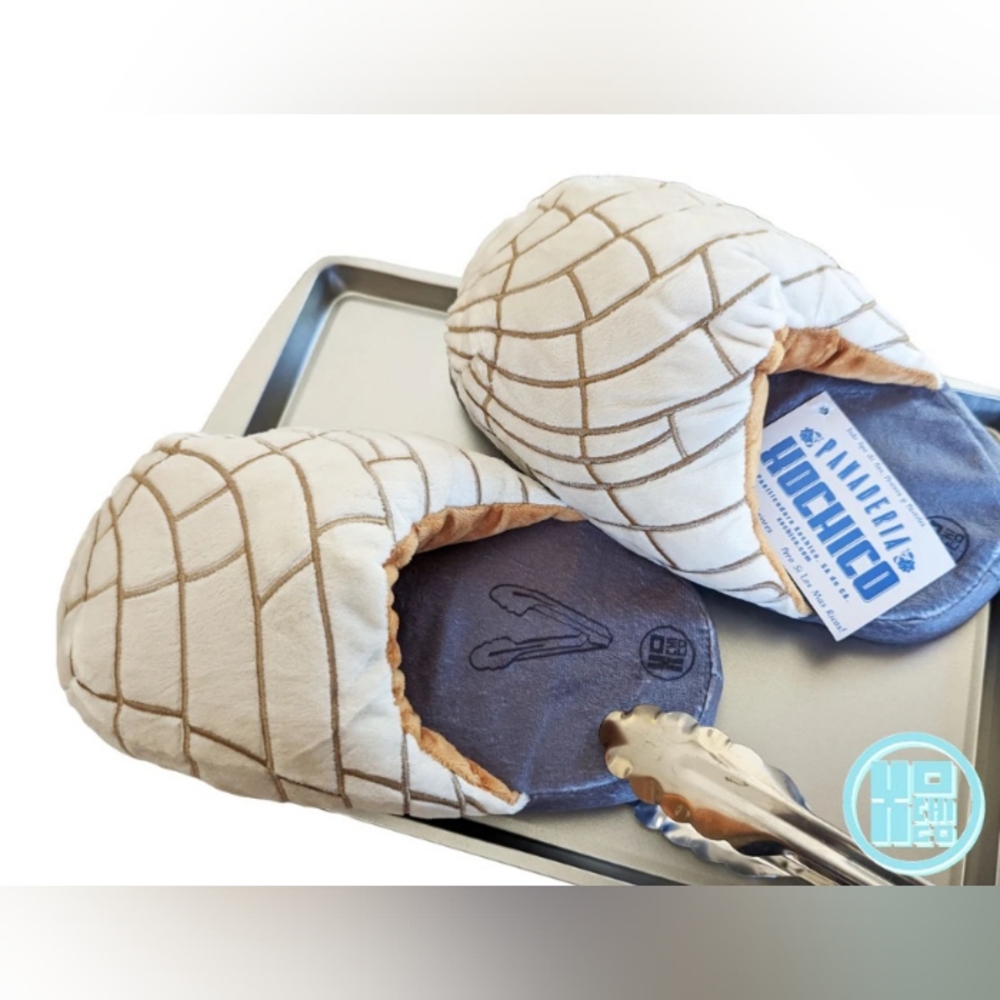 White Concha Pantuflas (Slippers)